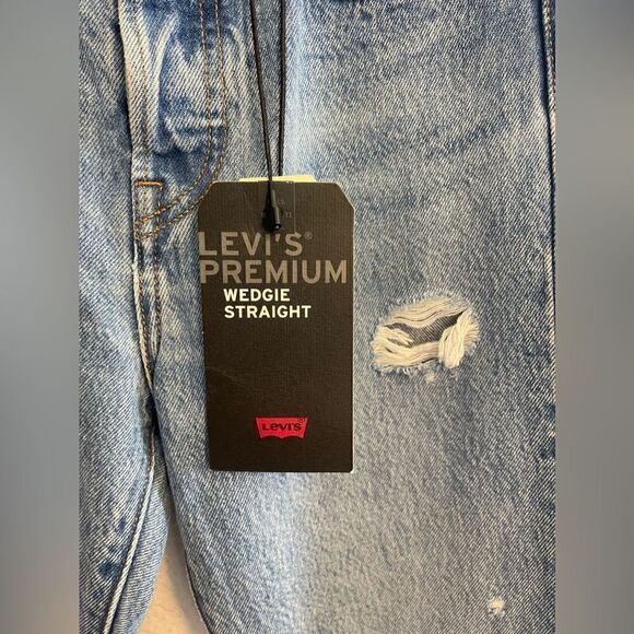 Levi Premium Wedgie Straight Distressed Denim Size 25. NWT - Picture 8 of 8